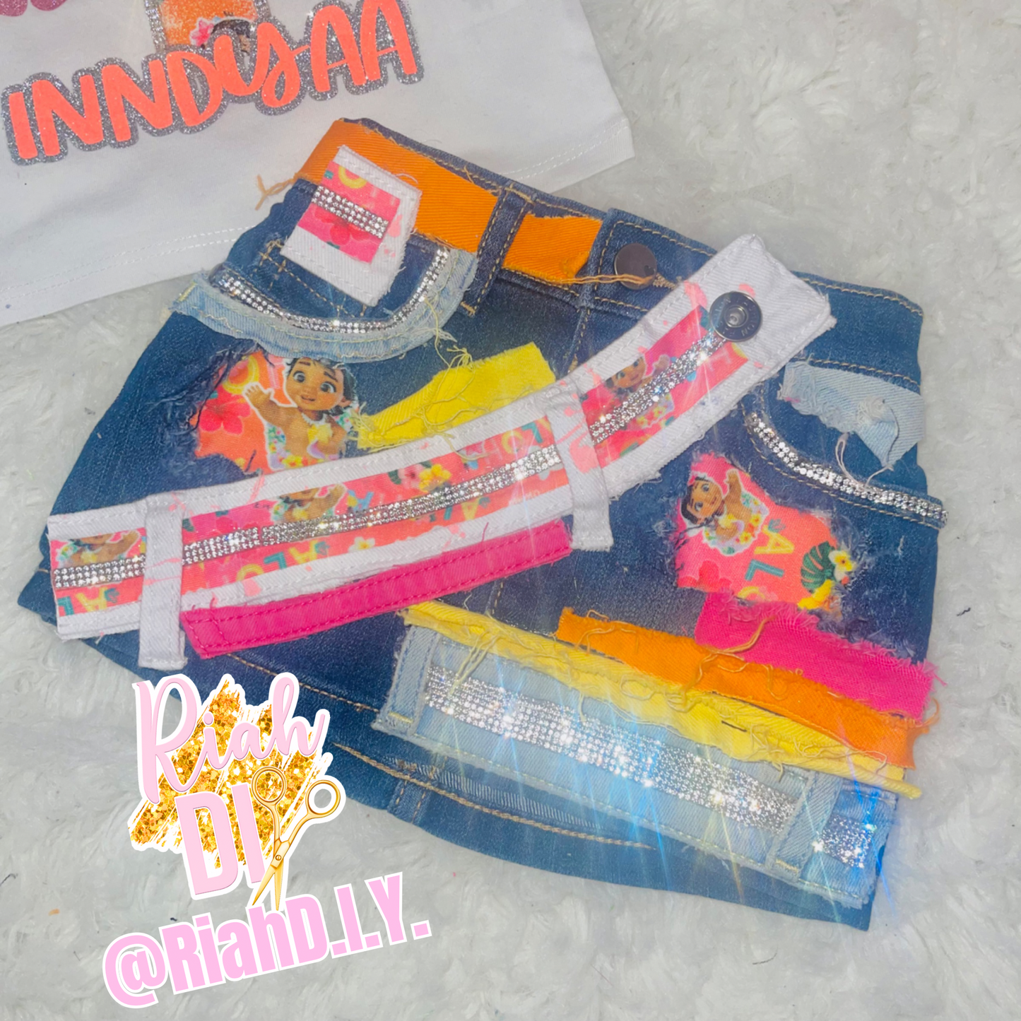 Conjunto de falda vaquera con personajes