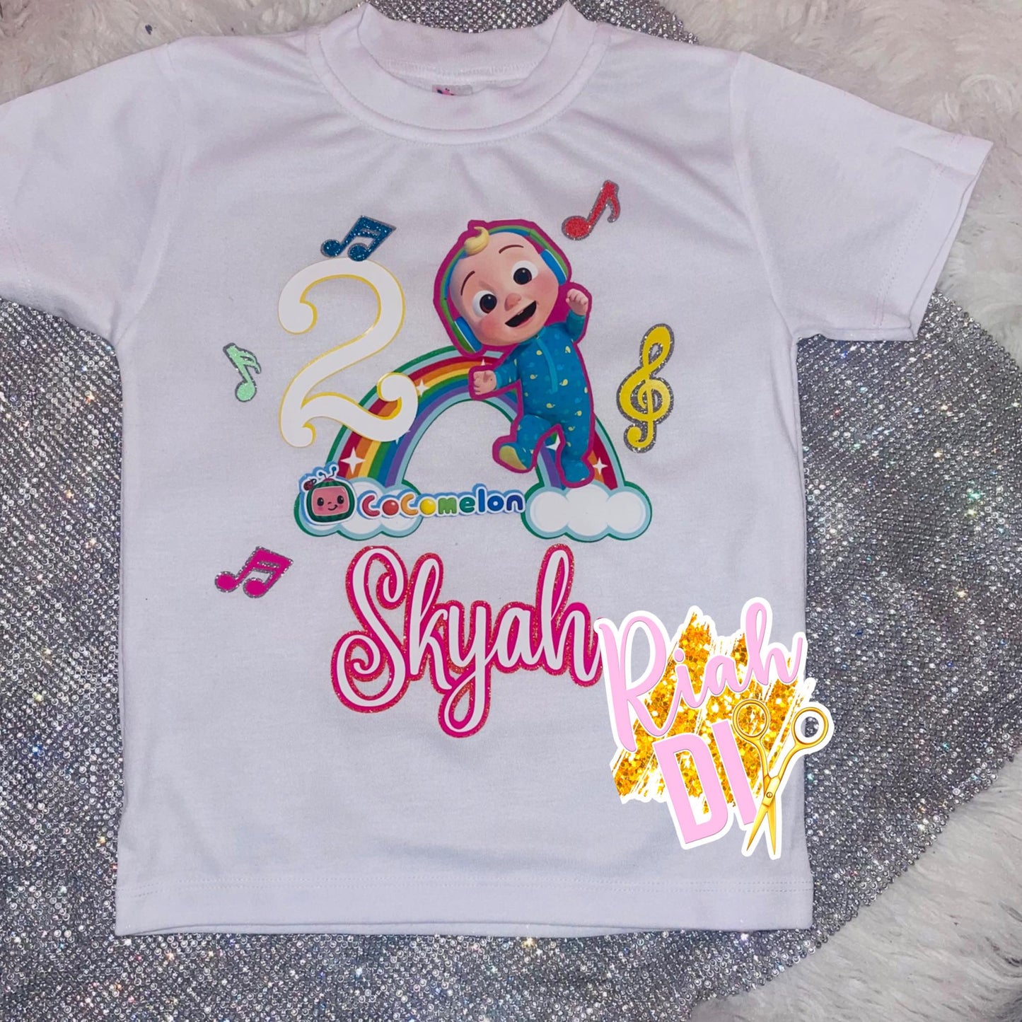 Camiseta de cumpleaños detallada para jóvenes
