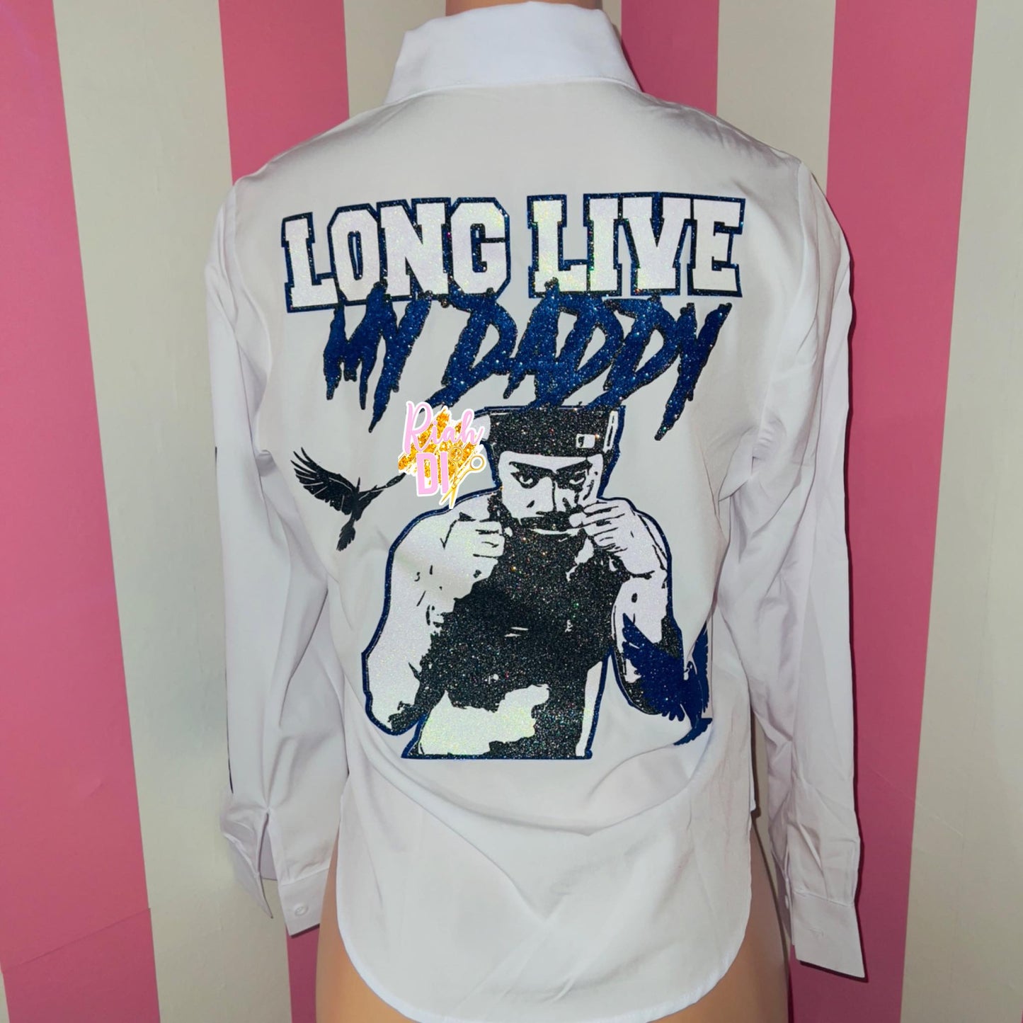 Camisa con botones y cara brillante