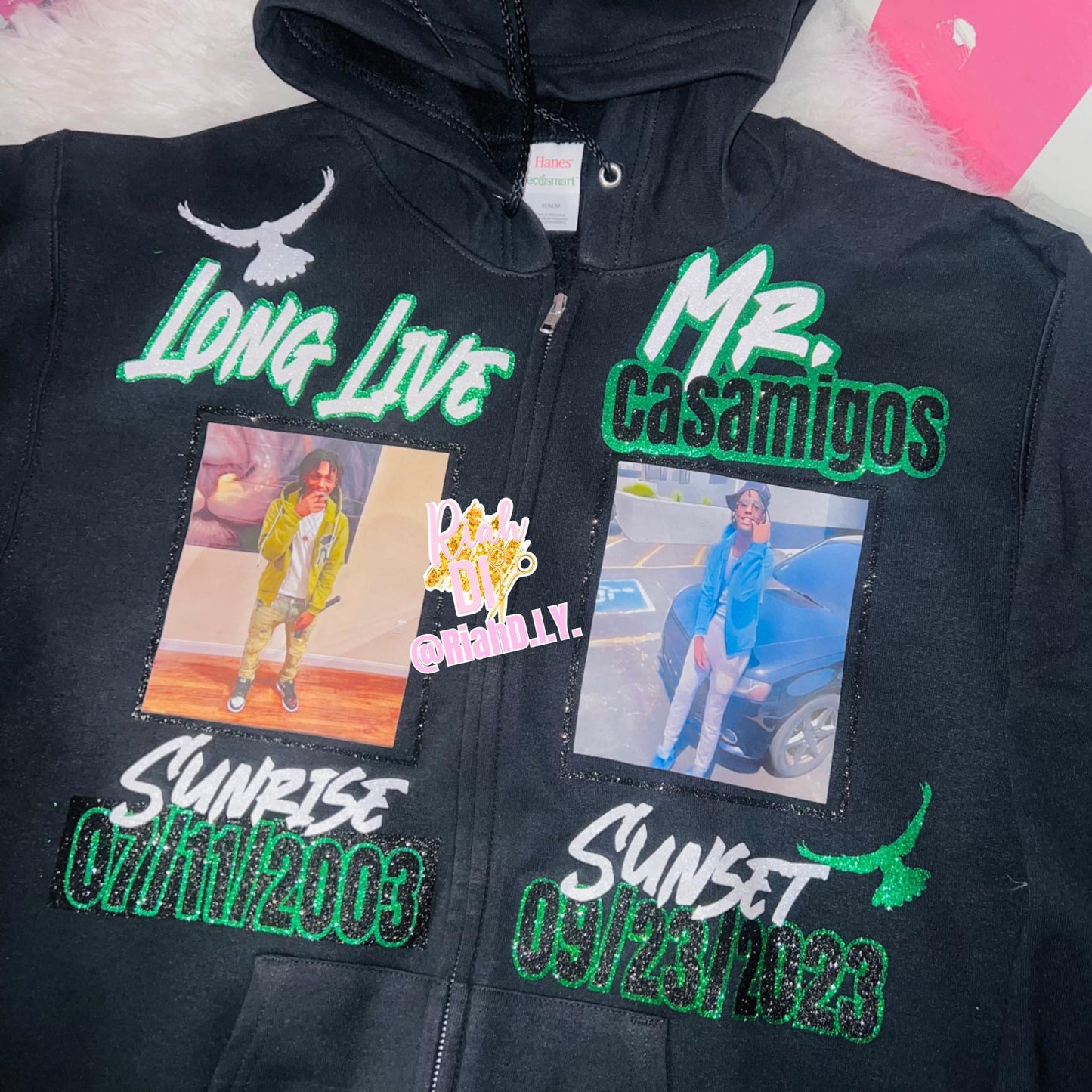 Sudadera básica con capucha y cremallera frontal con dos imágenes