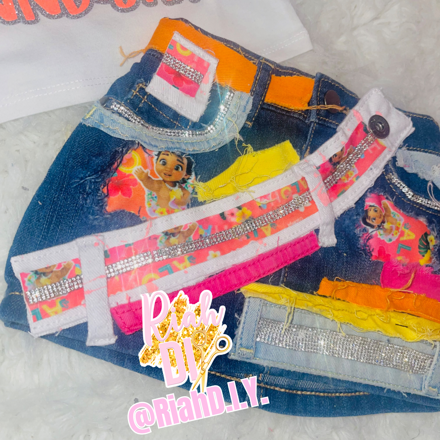 Conjunto de falda vaquera con personajes