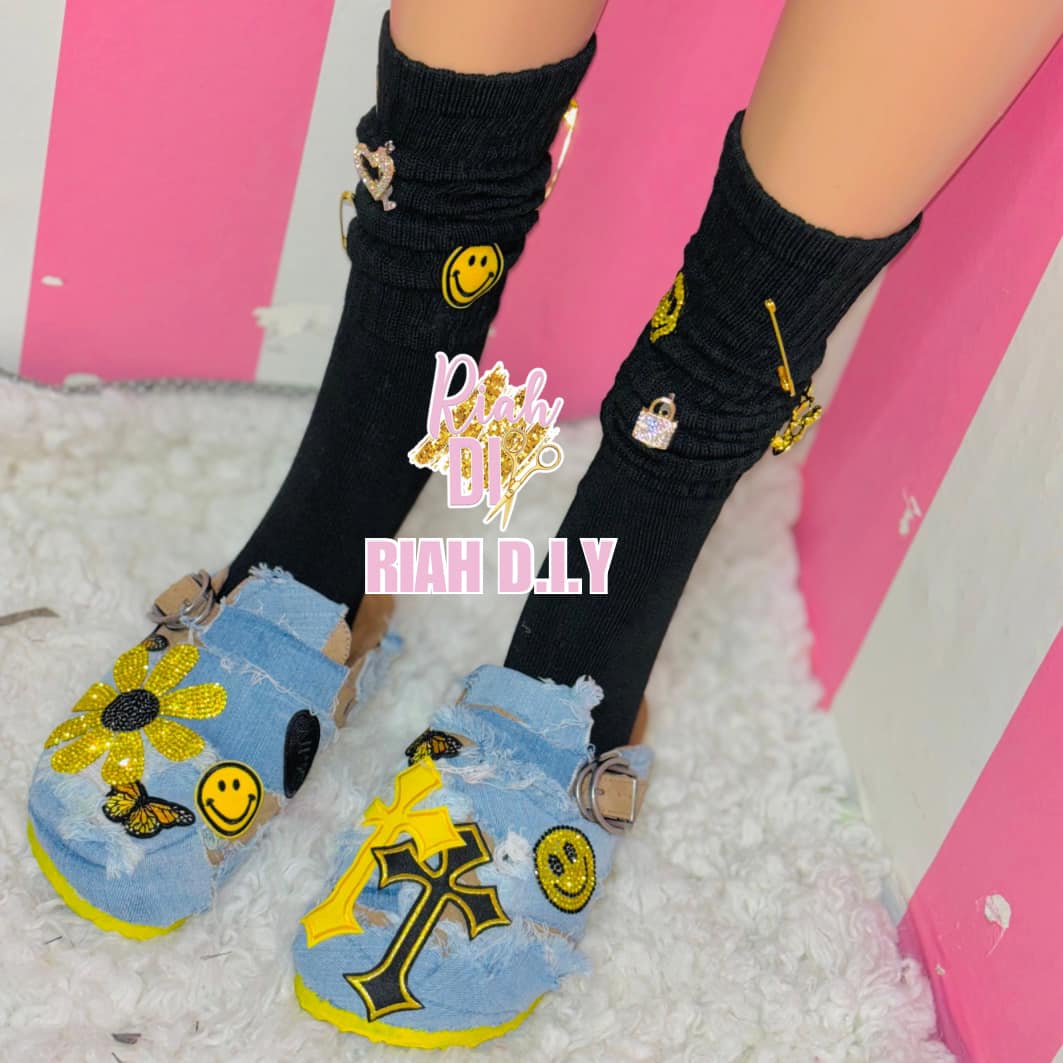 Zuecos de mezclilla con diseño de girasol y patchwork
