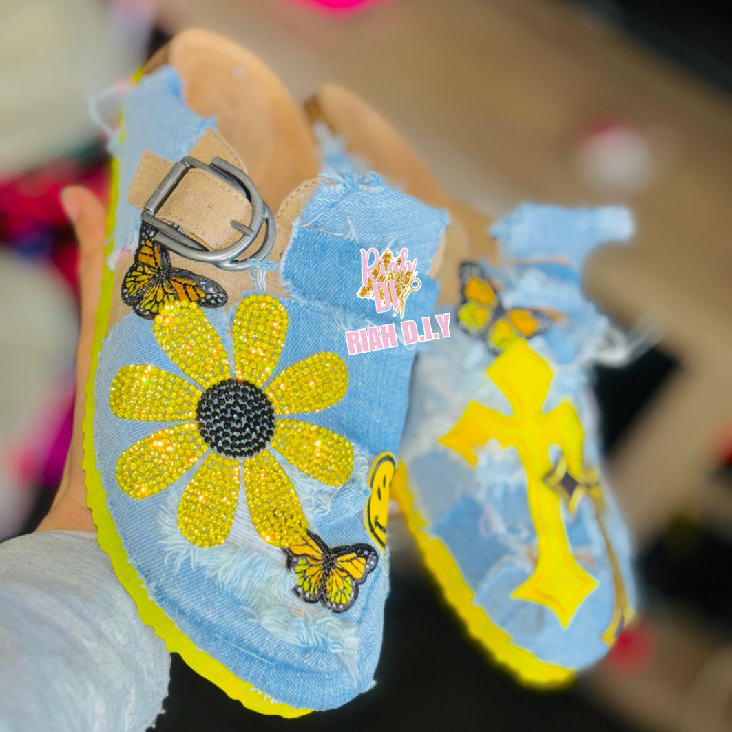 Zuecos de mezclilla con diseño de girasol y patchwork