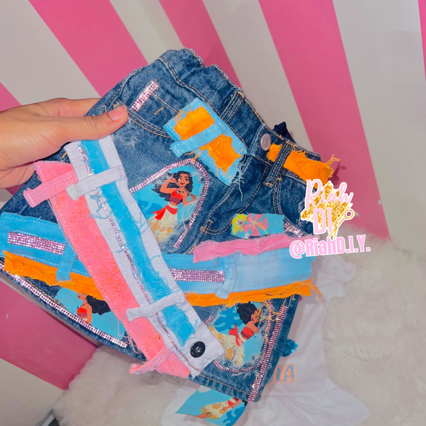 Conjunto de falda vaquera con personajes