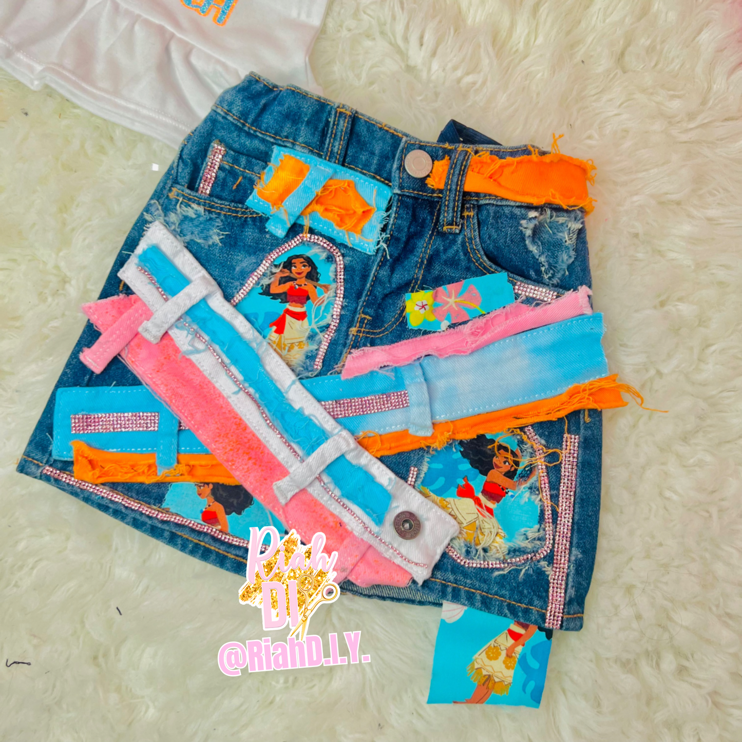 Conjunto de falda vaquera con personajes
