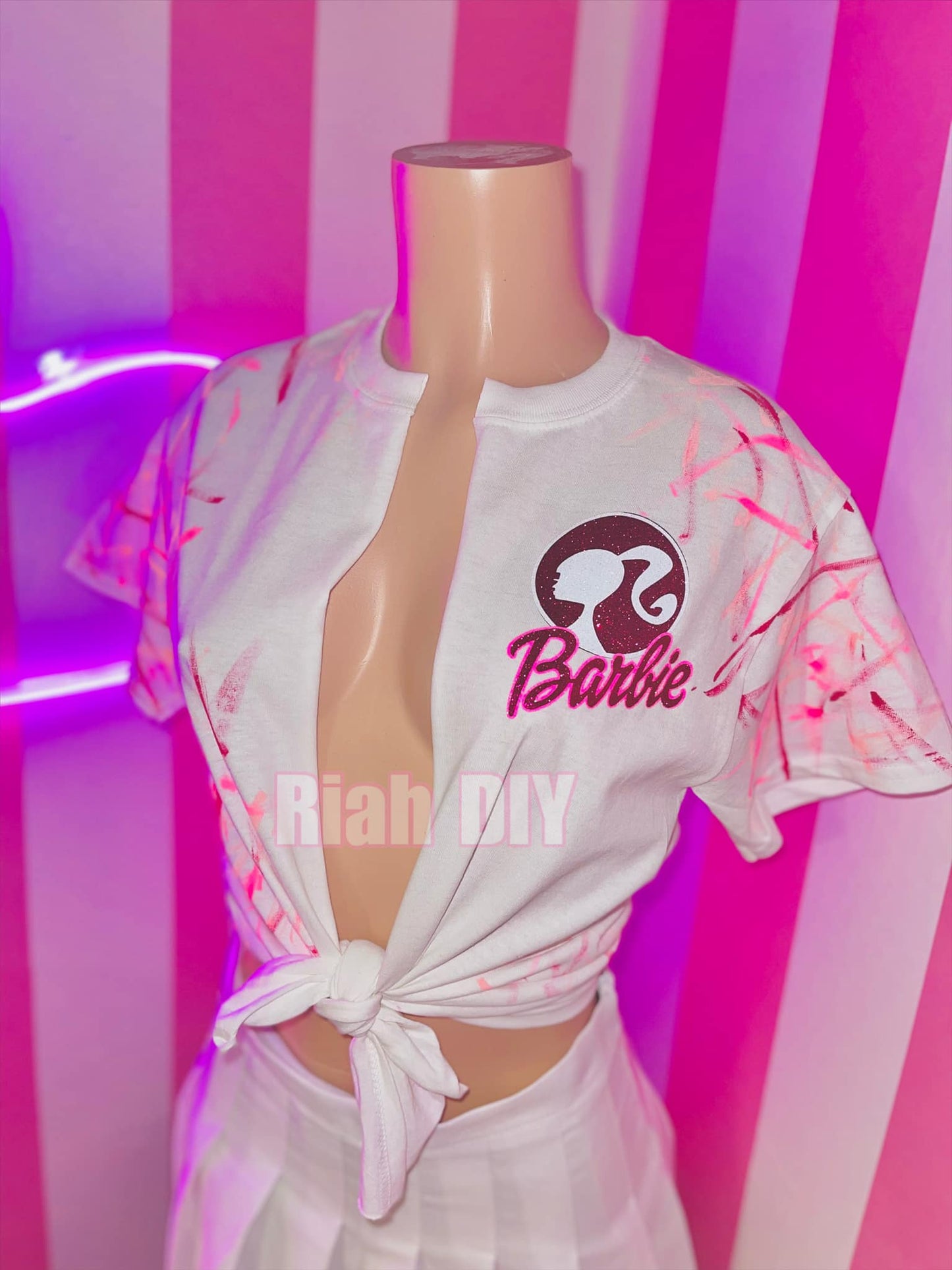 Camiseta con abertura y salpicaduras de pintura personalizada