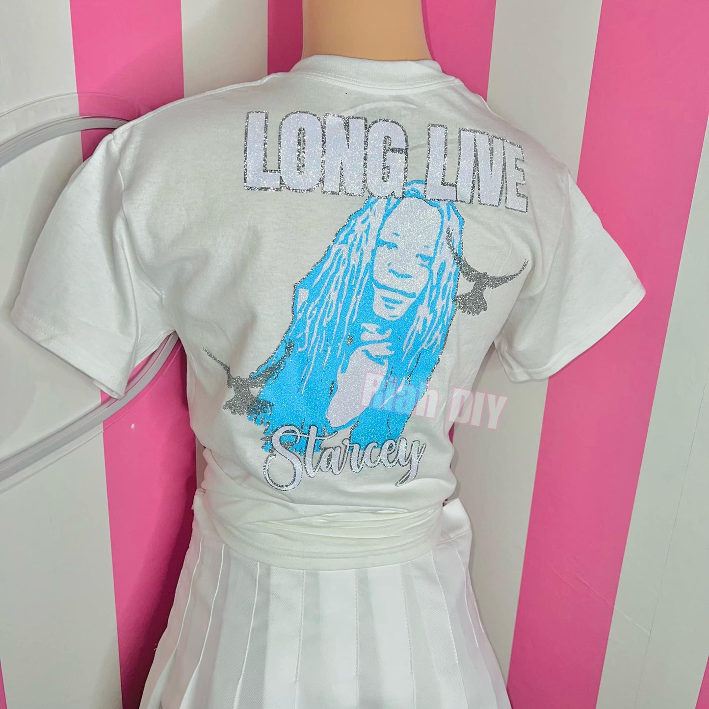 Camiseta con abertura y salpicaduras de pintura personalizada