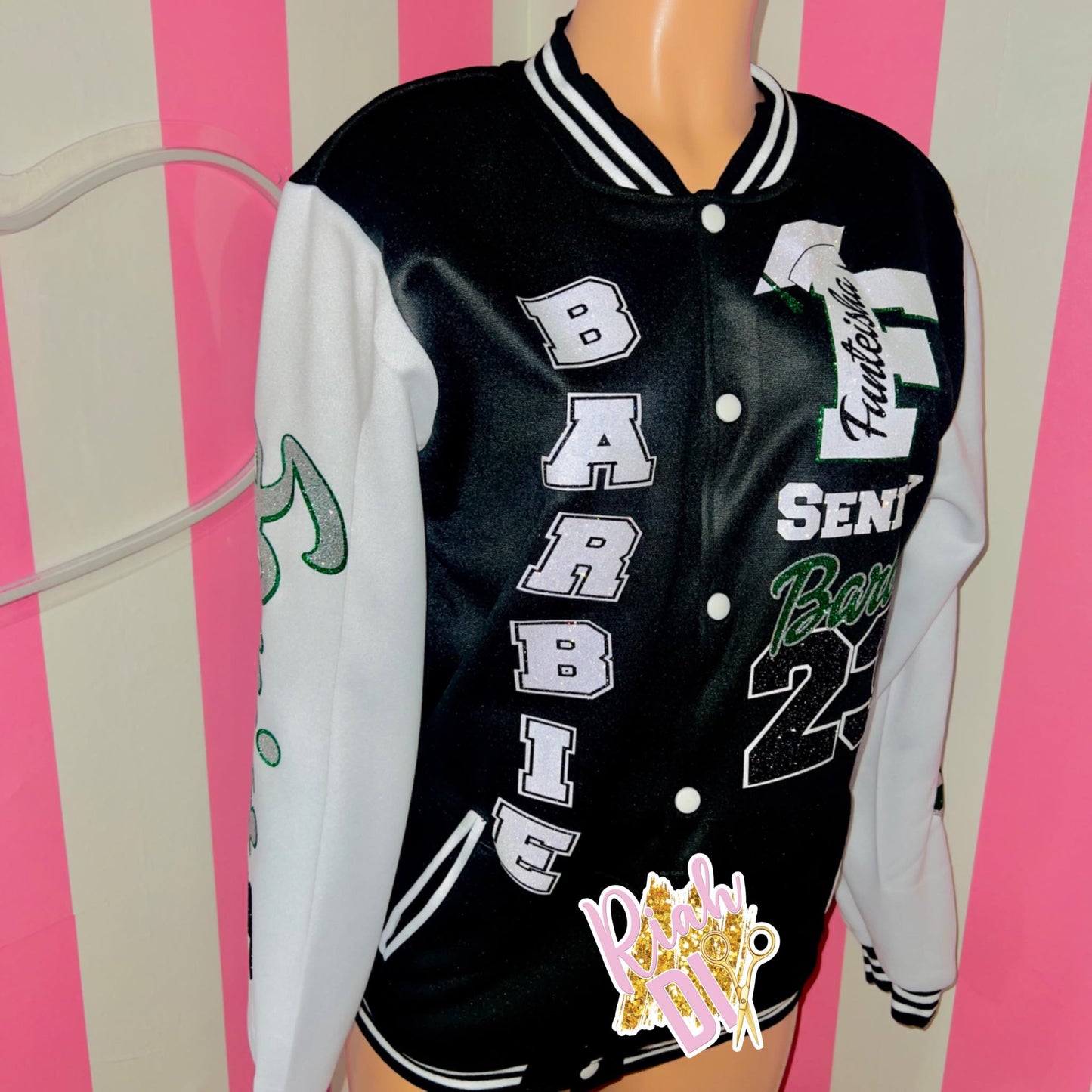 Chaqueta universitaria de Barbie para adultos