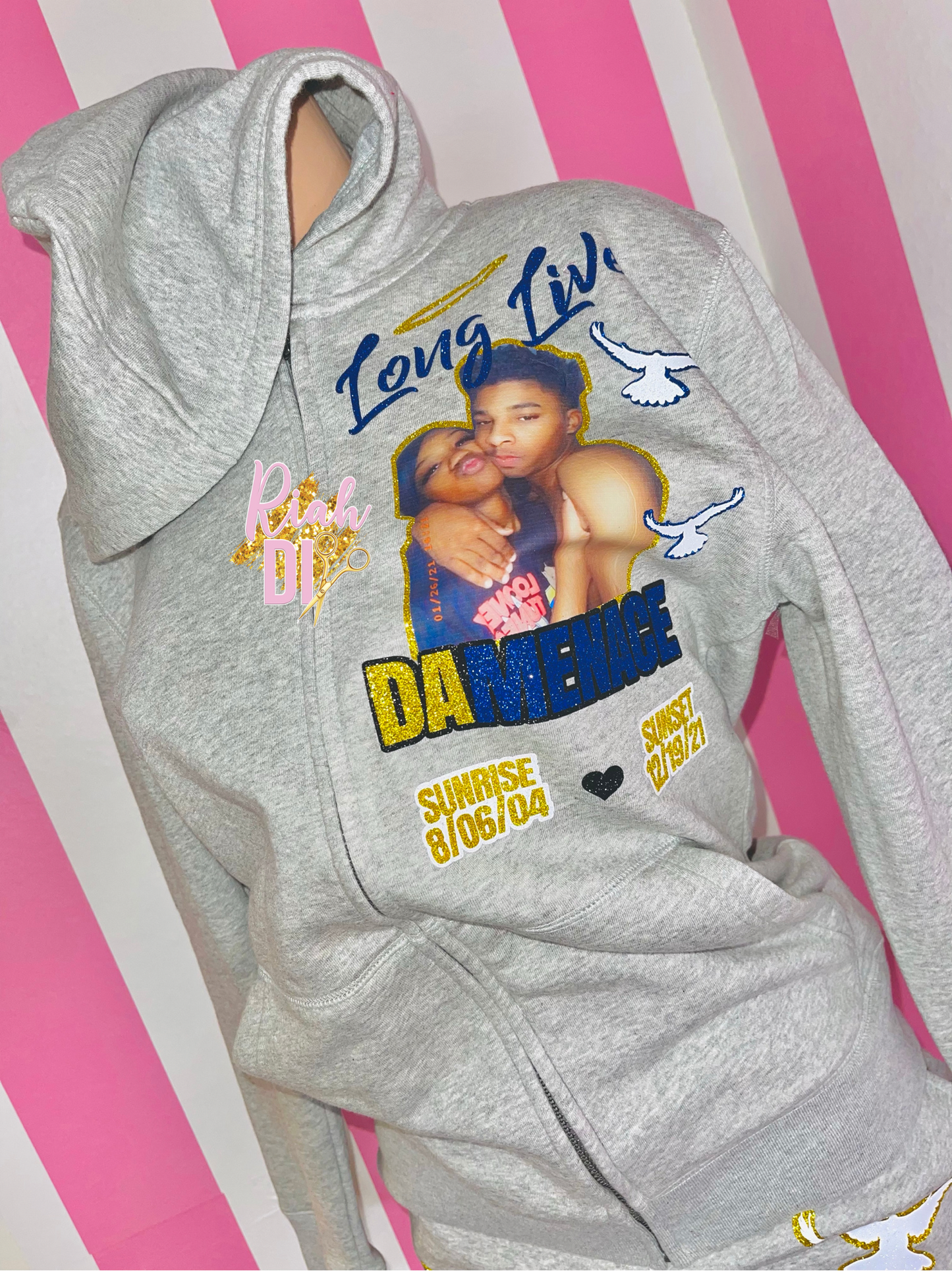 Sudadera con capucha y cremallera con foto y contorno