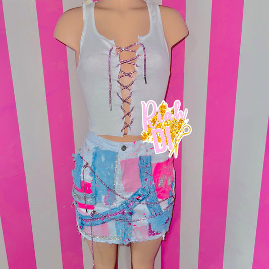 Conjunto de falda vaquera con abertura y diamantes desgastados