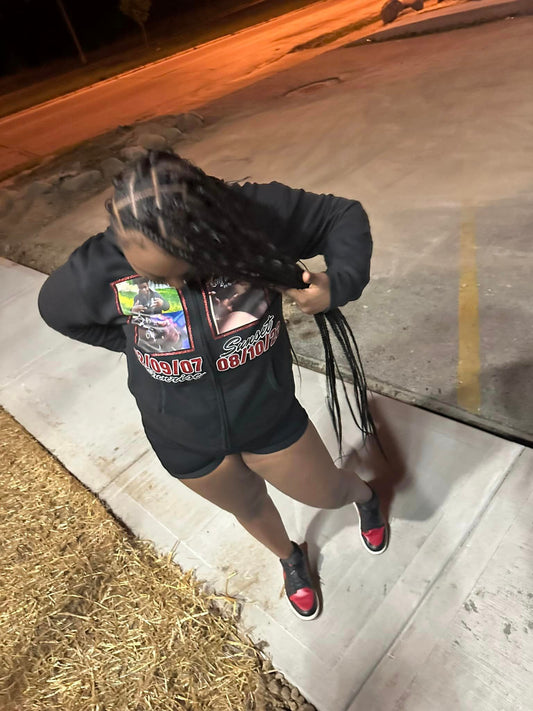 Sudadera básica con capucha y cremallera frontal con dos imágenes