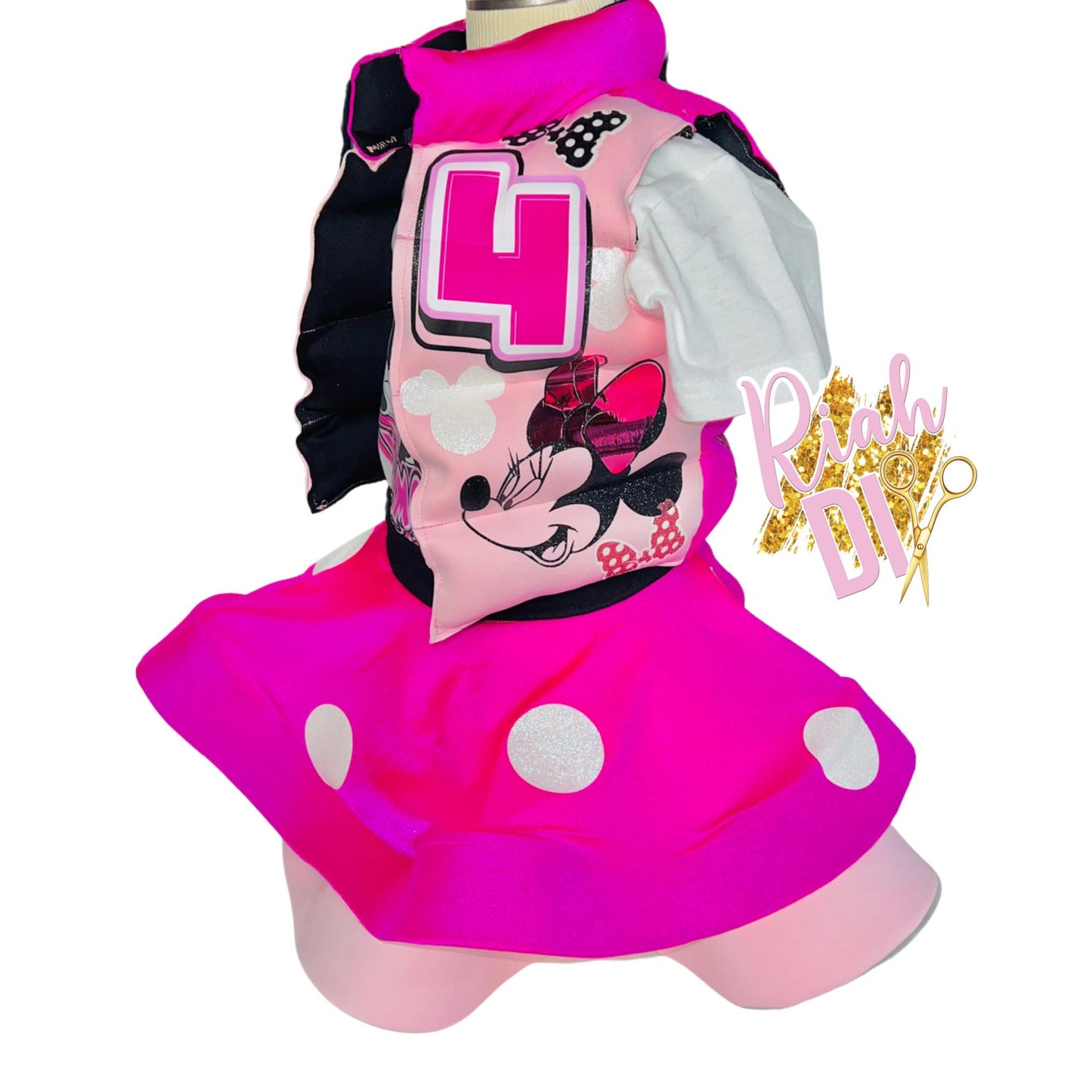 Falda y chaleco con círculos de personajes