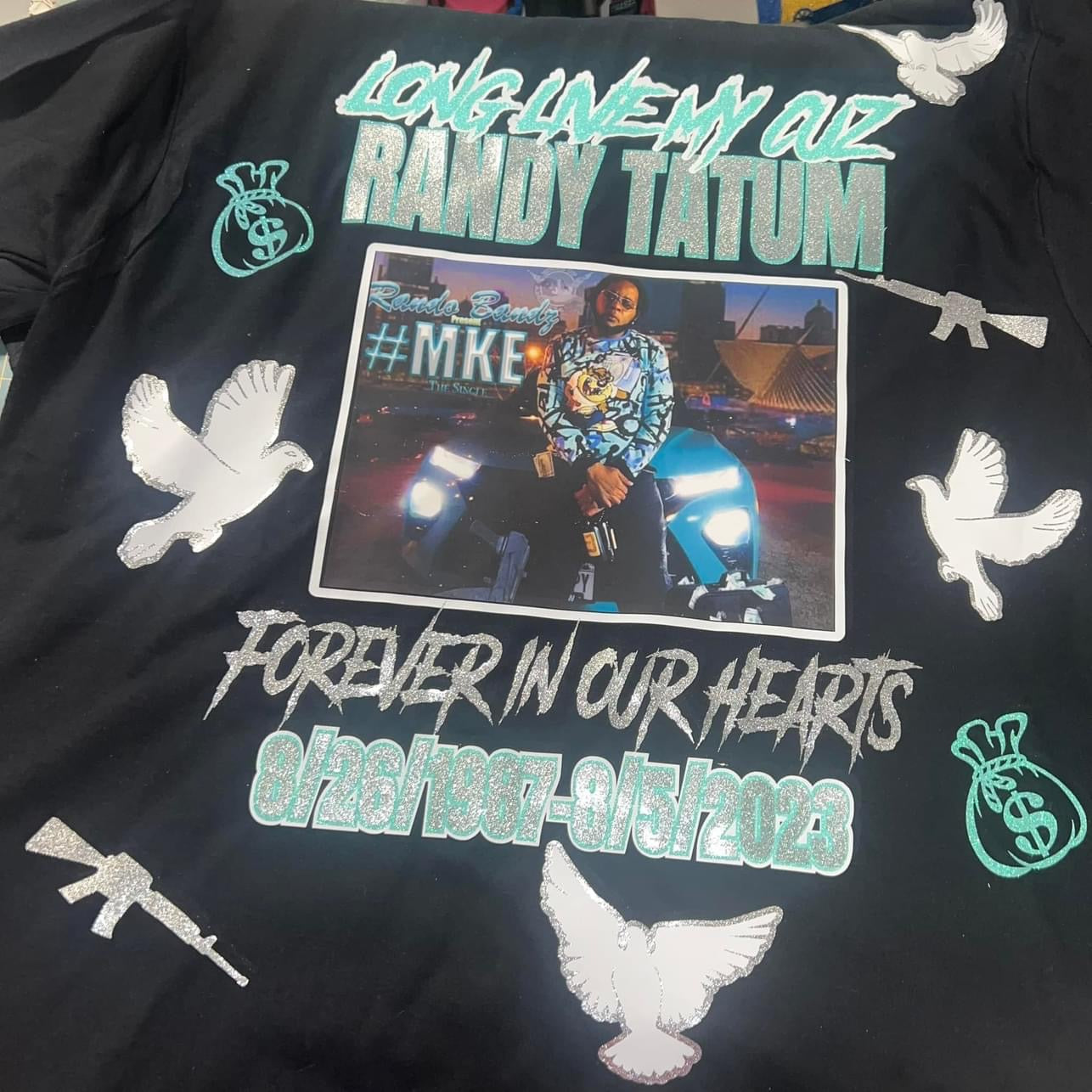 Más que una camiseta conmemorativa normal