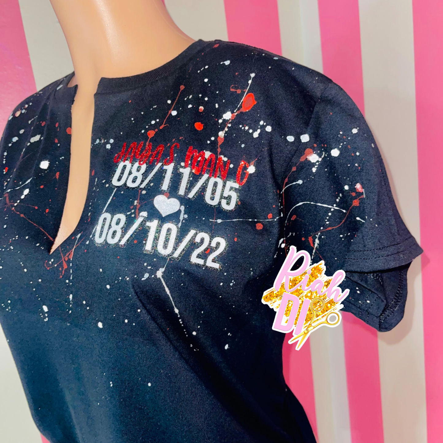 Camiseta con abertura y salpicaduras de pintura personalizada