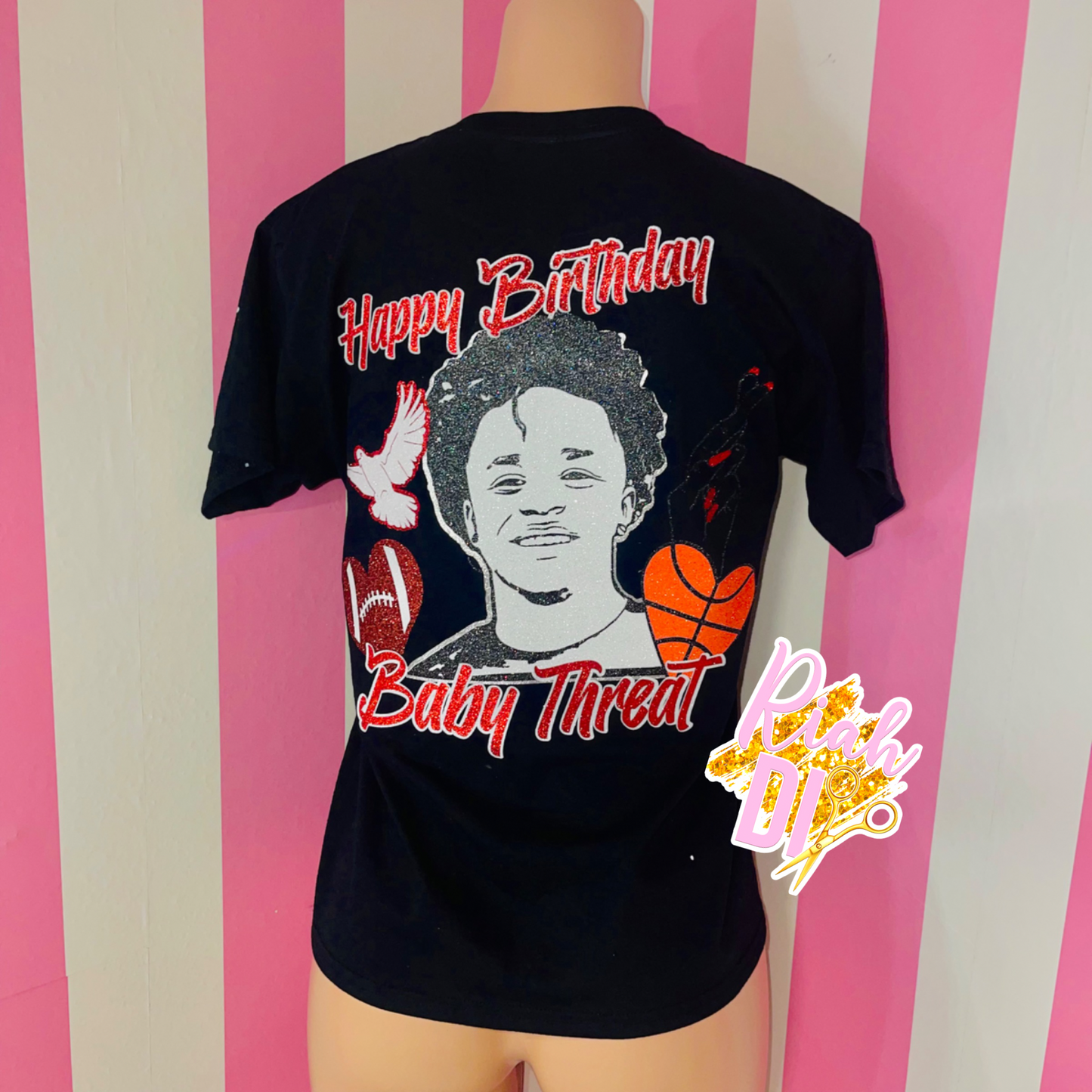Camiseta con abertura y salpicaduras de pintura personalizada