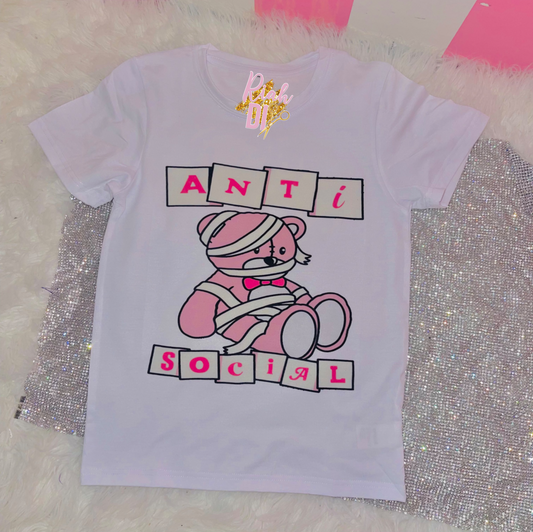 Camiseta rosa de Barbie con diseño de oso antisocial Dunks