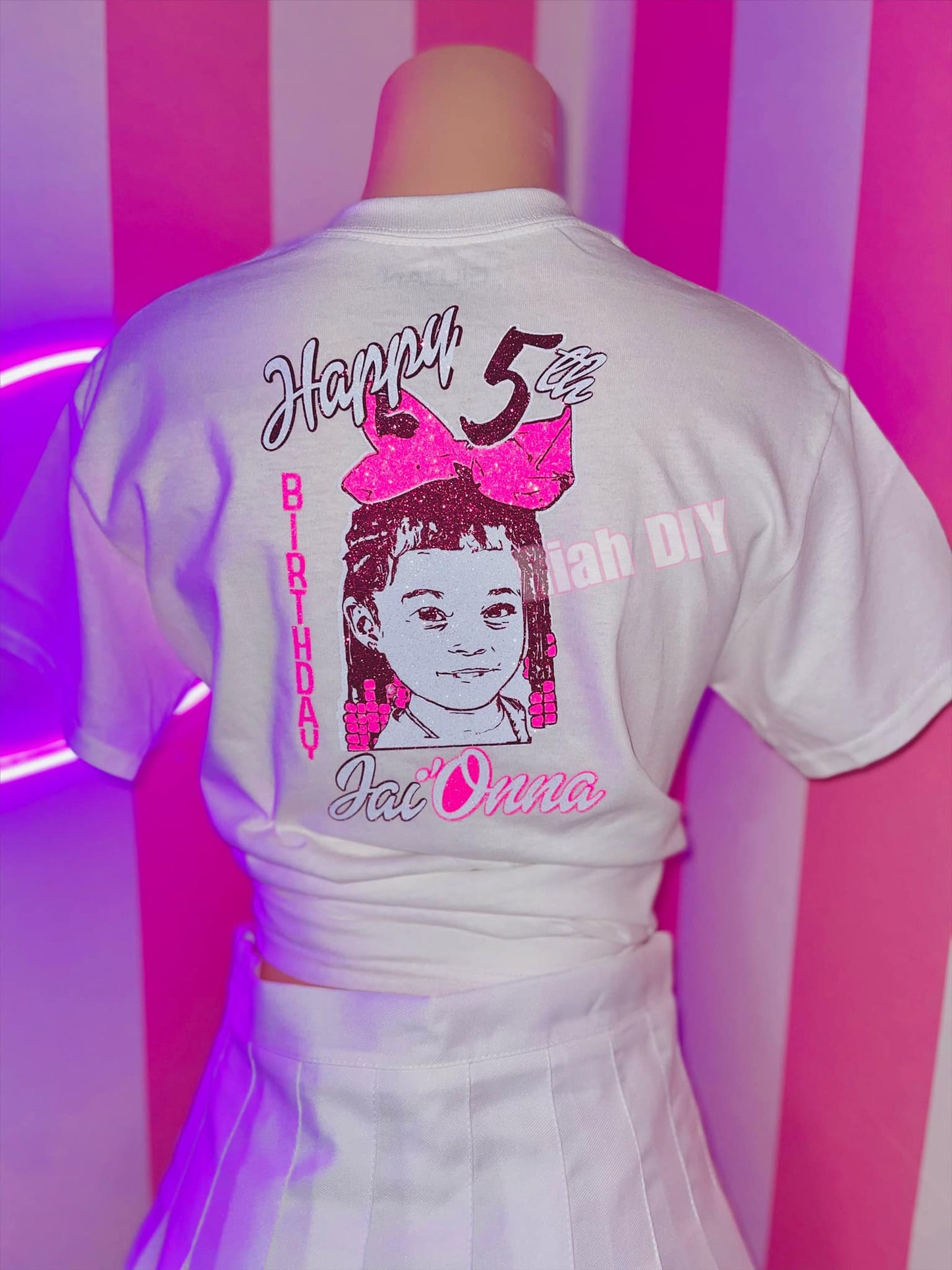 Camiseta con abertura y salpicaduras de pintura personalizada