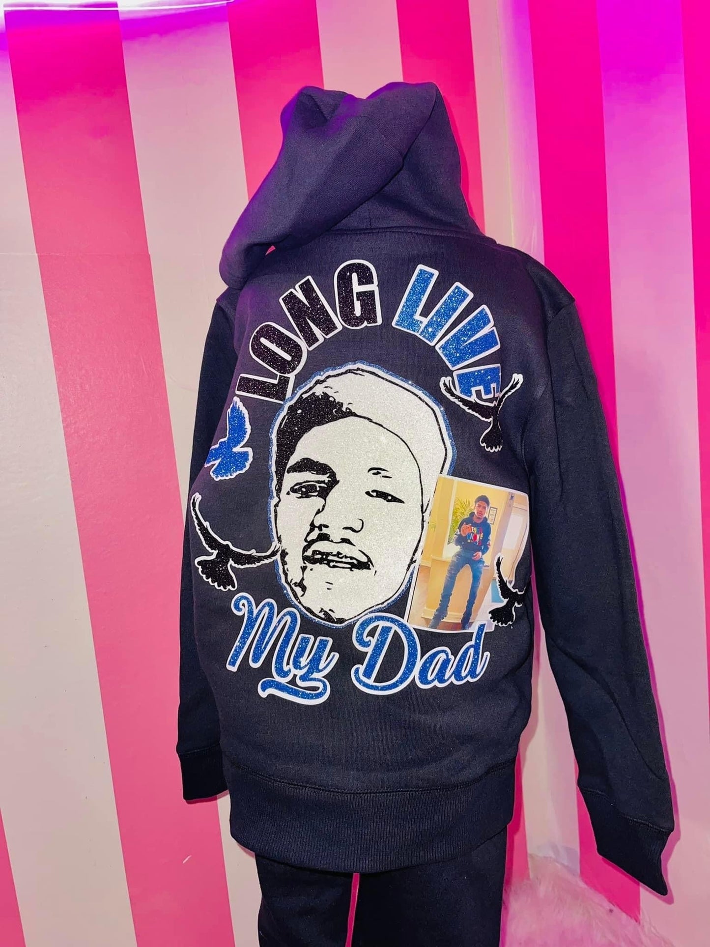 (JÓVENES) Sudadera con capucha Crescent Joggy con cara detallada y brillante