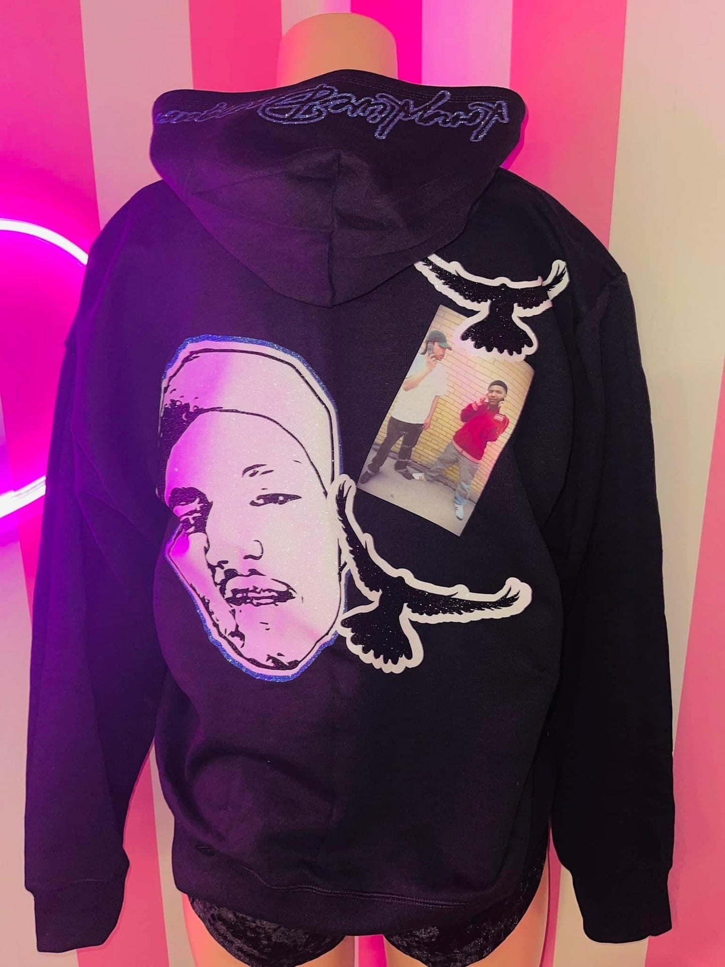 Sudadera con capucha básica con imagen y cara brillante
