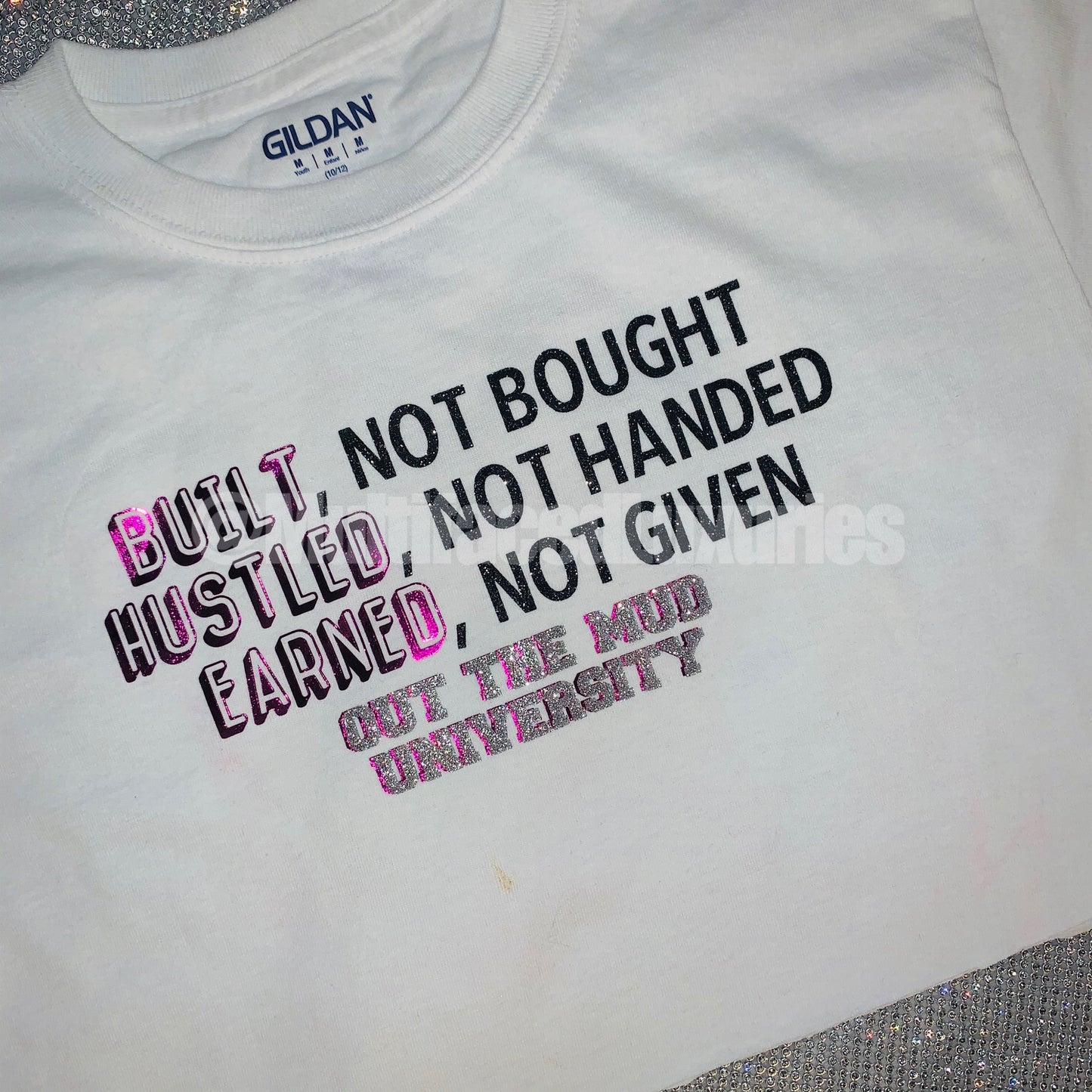 Camiseta universitaria Out The Mud