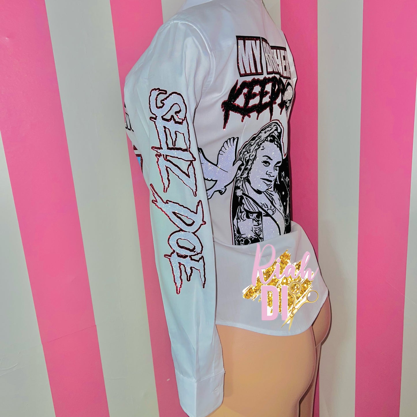 Camisa con botones y cara brillante con 4 imágenes al frente