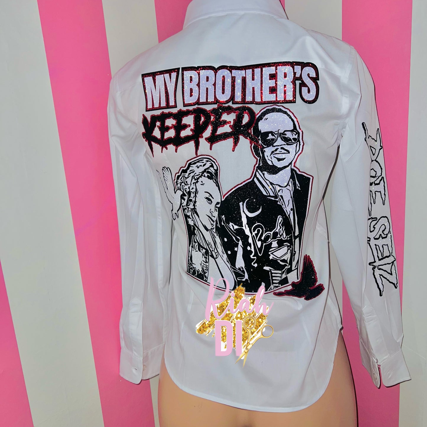 Camisa con botones y cara brillante con 4 imágenes al frente