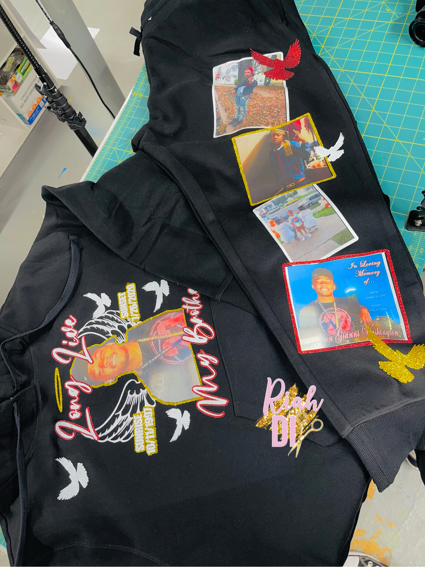Conjunto deportivo con capucha y foto de contorno